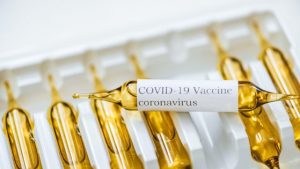 Vaccinul de la Oxford-Astra Zeneca a intrat în faze avansate de testare. Uite cum va ajunge în România