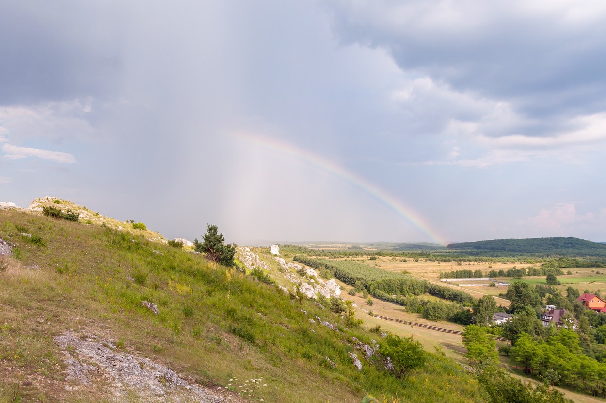 Cum e vremea în ziua alegerilor? Te bucuri de soare în sud și est, dar în restul țării vor fi ploi și furtuni