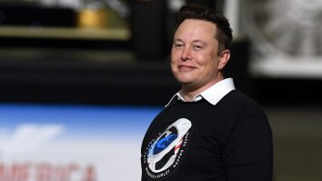 Astronauții SpaceX fac farse prin telefon, Elon Musk plătește