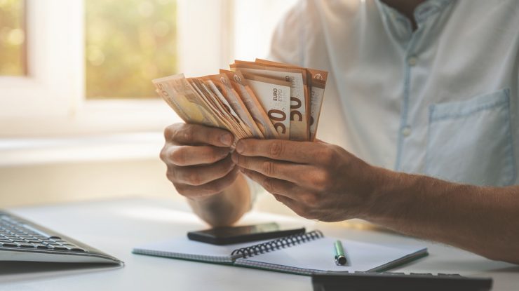 Ești tânăr și nu ai job? Ai putea primi câte 25.000 de euro să îți construiești o afacere: județele eligibile