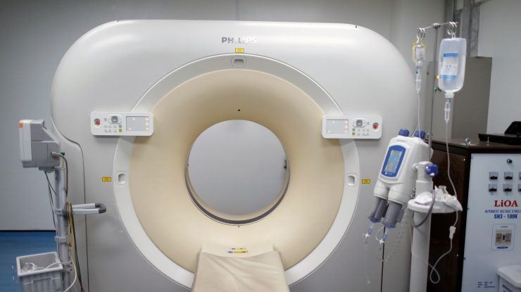 O pacientă suferise un AVC a fost rănită de o bucată de metal în computerul tomograf