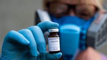 Sperai că vaccinul anti-Covid va pune capăt pandemiei? Prof. dr. Virgil Păunescu spulberă aşteptările