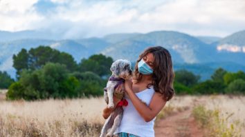 Câinele tău ar putea lua Covid-19 de la tine? Specialiştii români dau replică unui studiu făcut de cercetători italieni