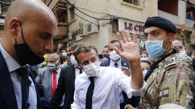 Revoltați și cuprinși de furie, libanezii au cerut ajutorul lui Macron: „Ești singura noastră speranță”