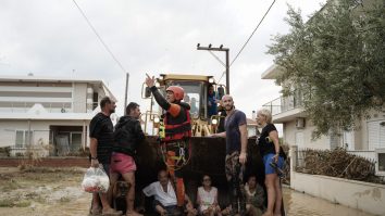 Cel puţin cinci persoane au murit ca urmare a inundaţiilor din Grecia