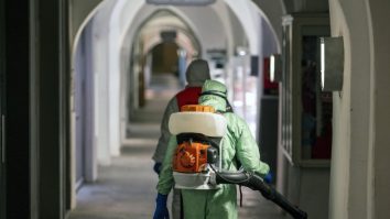 Mai mulţi migranţi au fugit dintr-un centru de carantină COVID -19 din Mehedinţi