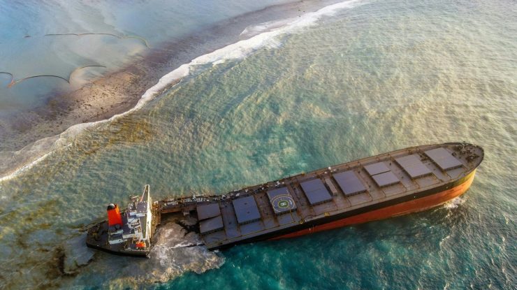 De ce a eșuat nava din Mauritius. Cum au produs marinarii un dezastru ecologic în goana după WiFi