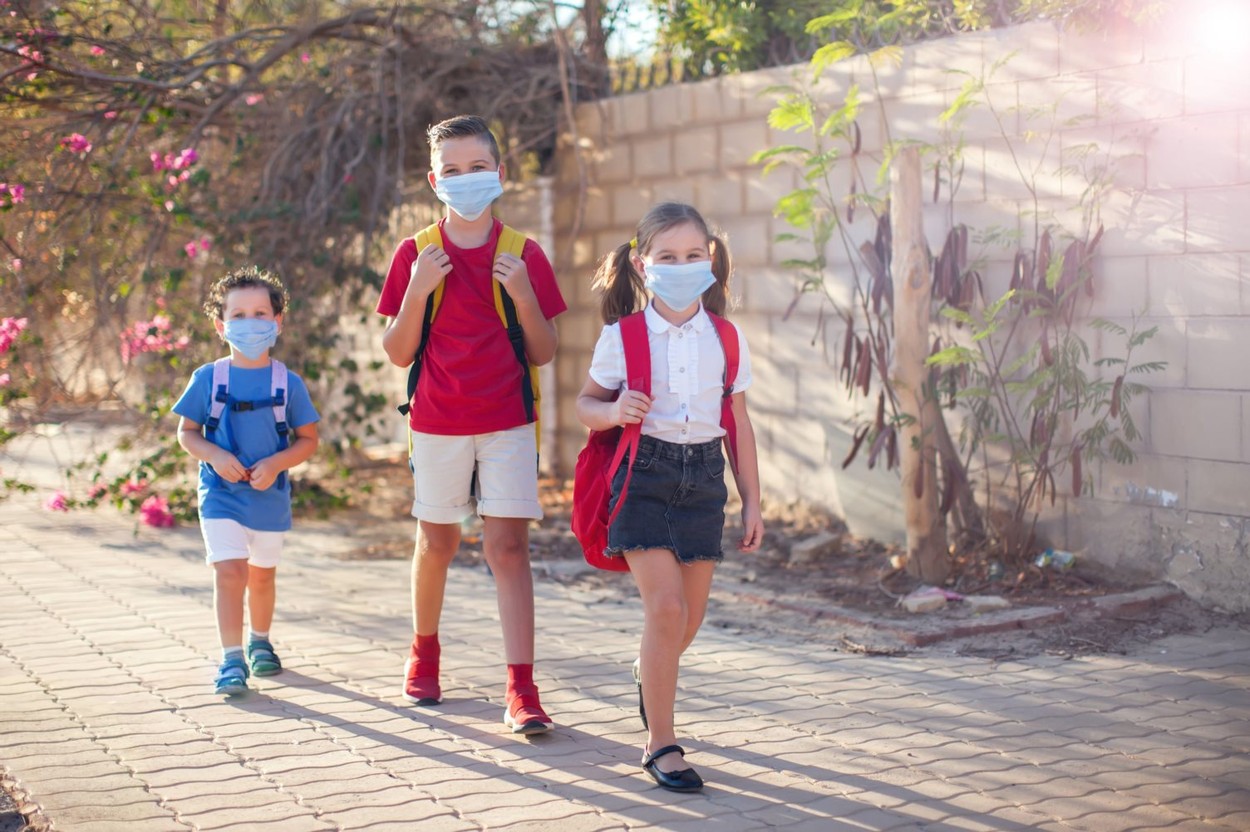 Copiii, mai rezistenți la Covid? Ipoteza emisă de un profesor doctor în pediatrie la Universitatea California