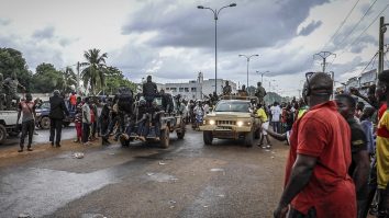 Preşedintele din Mali a fost nevoit să-şi dea demisia după lovitura de stat. Ce se va întâmpla cu militarii români