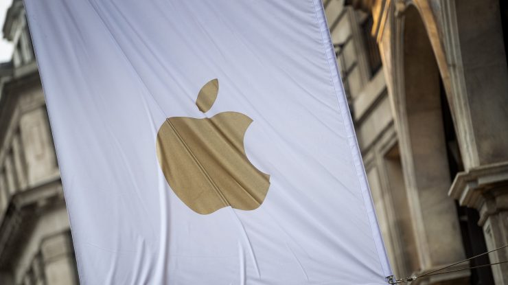 Apple trece de 2 trilioane de dolari. Compania valorează mai mult decât economiile unor ţări de pe glob
