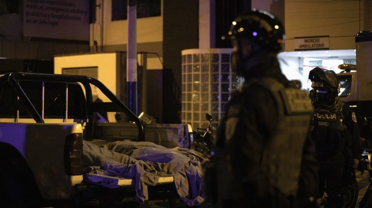 Petrecere cu final tragic. Cel puțin 13 tineri din Lima au murit în timp ce încercau să fugă de polițiști