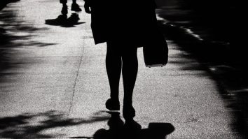 Victimele hărţuirii stradale şi abuzurilor sexuale sunt victime ale societăţii