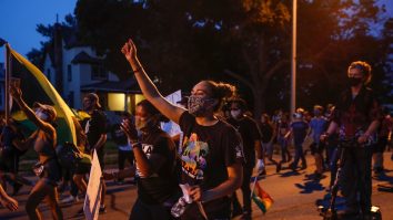 Adolescent acuzat de omor cu intenție în timpul protestelor din Wisconsin