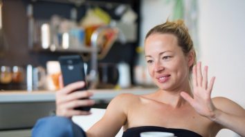 Goana după like-uri te poate trimite la psiholog. Cum te bagă în depresie lipsa aprecierilor