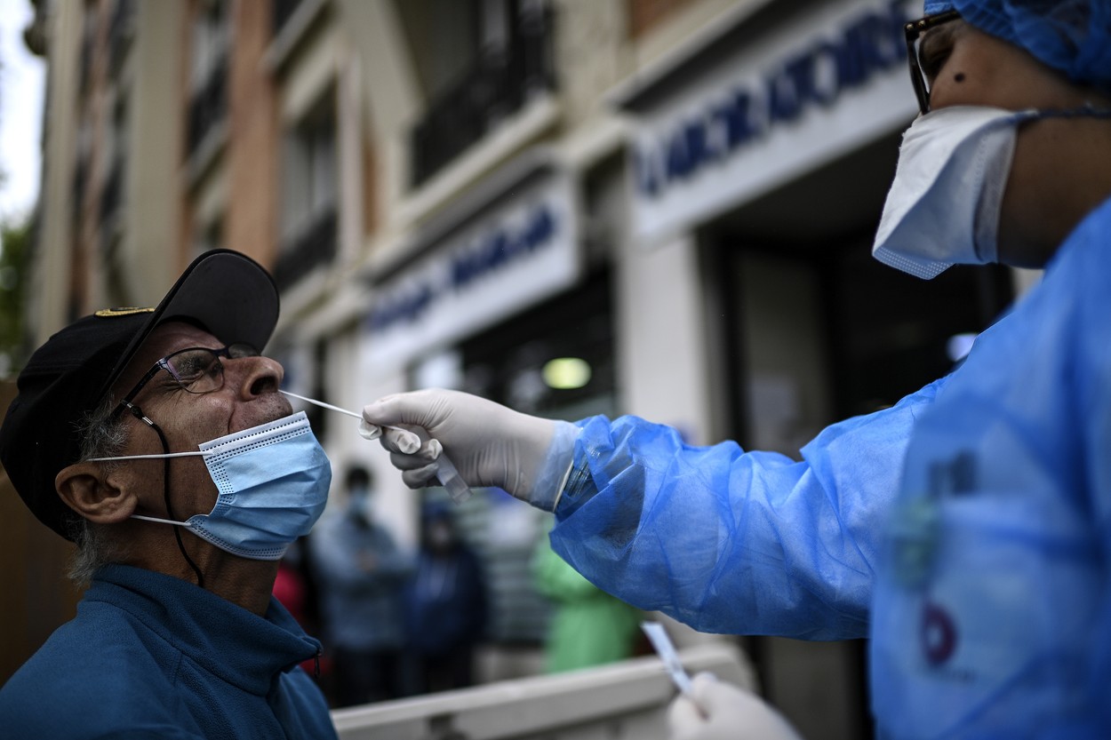 De ce Covidul îi ucide mai mult pe bărbaţi? Iată explicaţii din spatele cifrelor