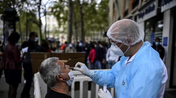 Testare gratuită pentru COVID-19, pe străzile din Paris, începând de luni