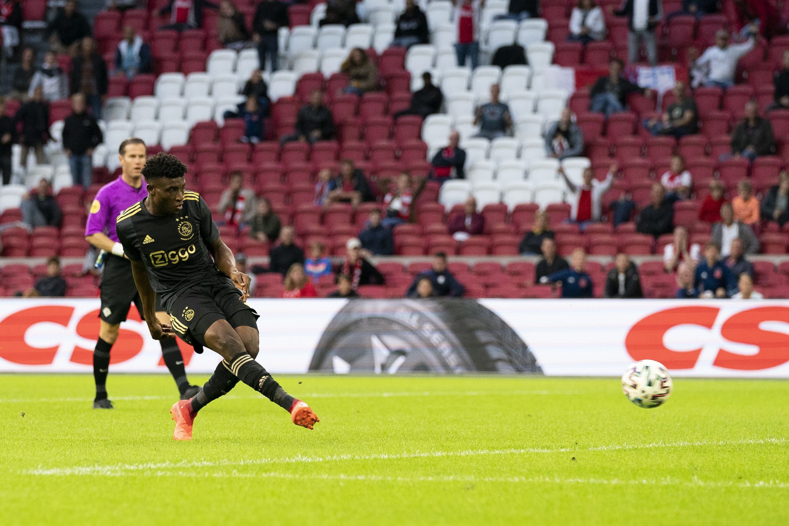 Suporterii olandezi au revenit pe stadion