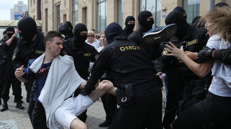 Trupele speciale au fost trimise pe străzile din Minsk la protestele anti-Lukashenko