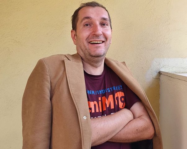 Candidații altfel: Unul promite să-și facă salariul 1 euro, altul vrea să se îmbogățească