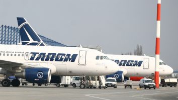 Cine mai muncește la Tarom? Compania aeriană are un șef la 11 angajați