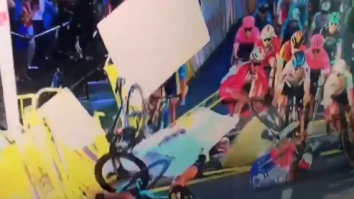 Accident teribil în Turul Poloniei: un ciclist este în comă după ce a fost împins intenționat de un adversar