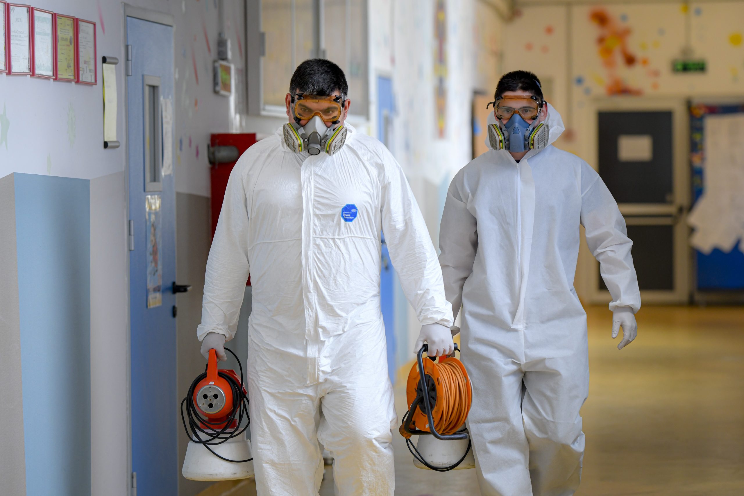 România în „stare de urgenţă”: plăţi ilegale pentru „carantinaţi” şi dezinfecţii neconforme sau cu adaos de 5.400%