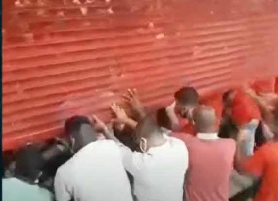 Imagini uluitoare, în plină pandemie. Mii de brazilieni s-au călcat în picioare la deschiderea unui magazin