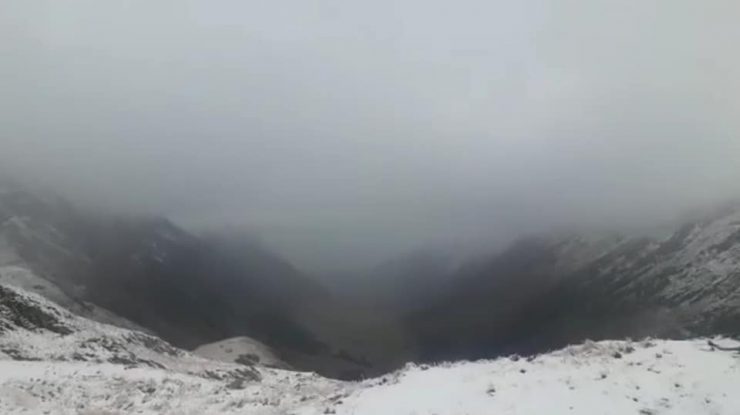 FOTO. Imagini de poveste în Munții Făgăraș. Stratul de zăpadă măsoară 2-3 centimetri