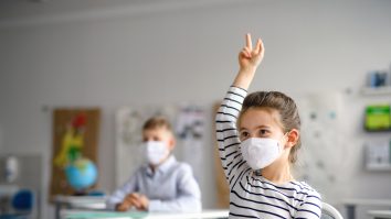 Studiu. Copiii riscă să se infecteze mai mult acasă, decât la școală