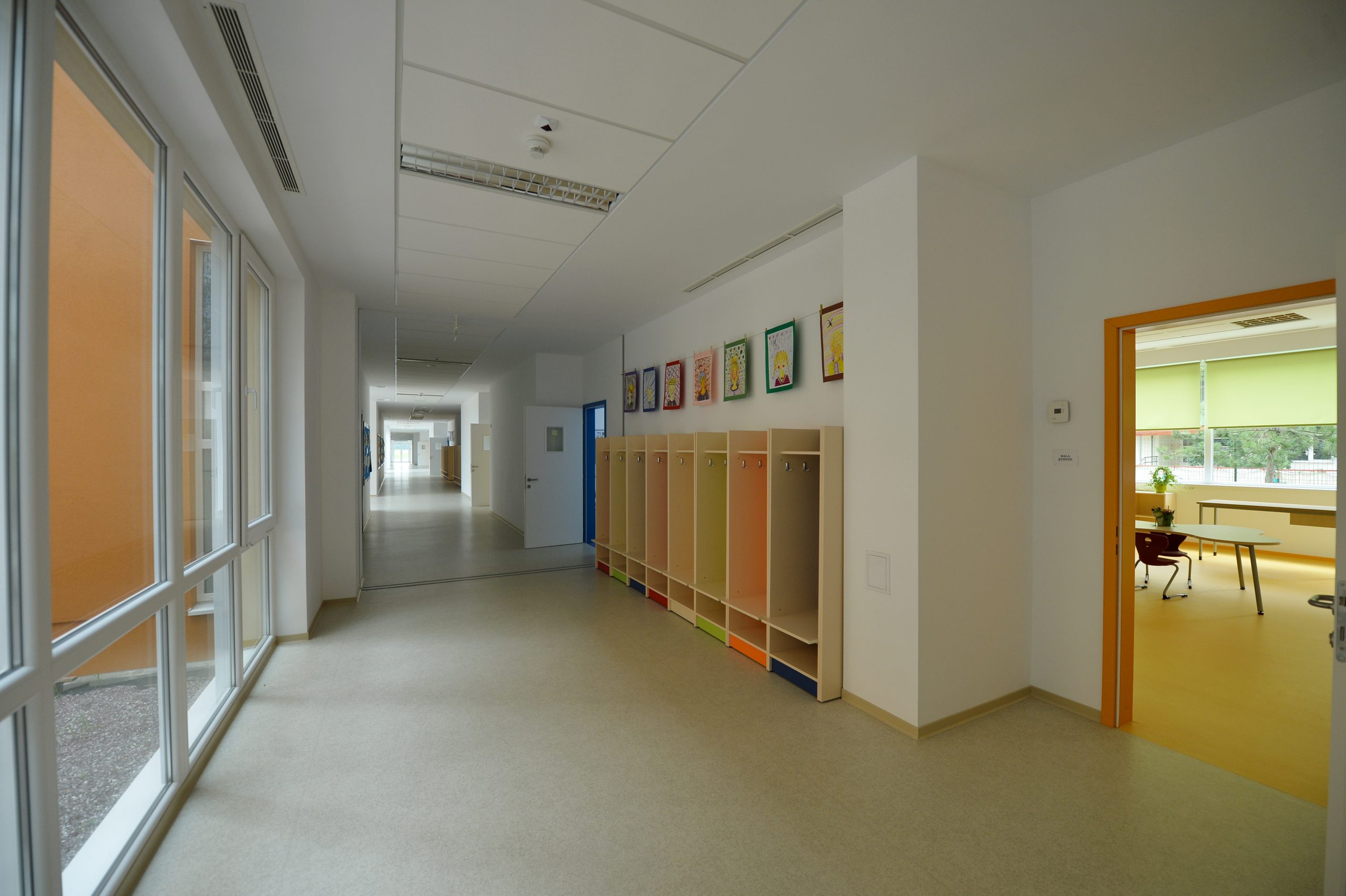 Mărturia unui elev în clasa a 4-a la o şcoală privată. A început deja cursurile și îți spune cum s-a adaptat