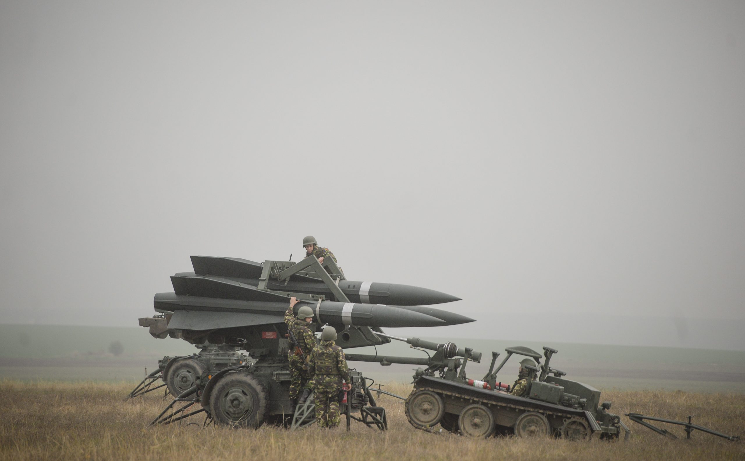 Rachete în rate fixe, doar cu buletinul. Ministerul Apărării anunță că de acum poate cumpăra armament pe încredere