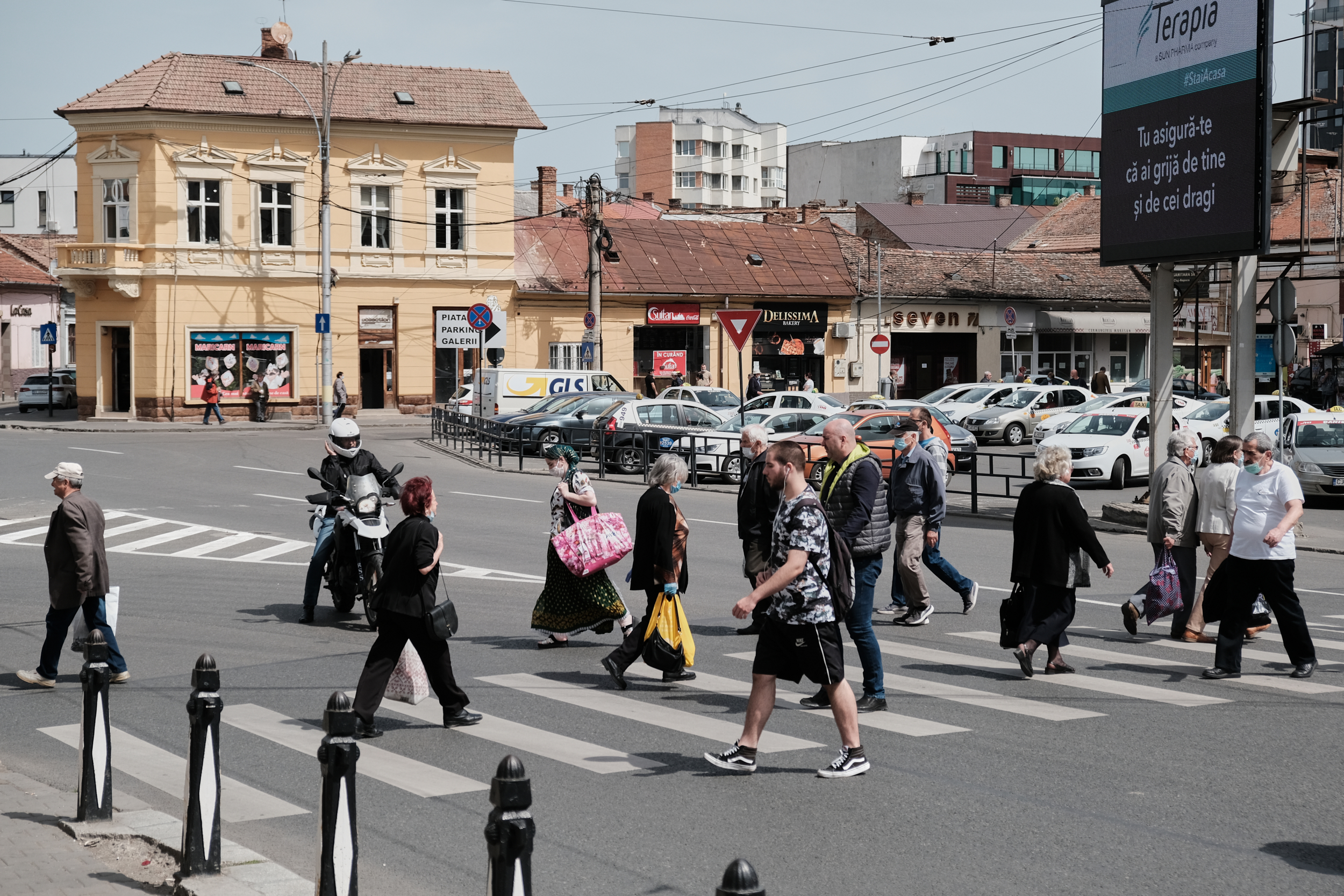 Paradoxul României: avem mai mulți tineri decât vârstnici, dar salariații sunt mai puțini decât pensionarii