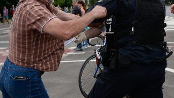 Mai mulți bărbați s-au luat la pumni în zona unei secții de votare din Dolj