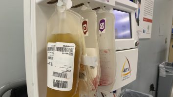 Vindecarea sună ocupat. Când cineva vrea să doneze plasmă, statul nu răspunde