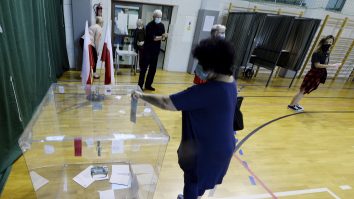 Dacă ai simptome de Covid-19, vei vota cu prioritate la alegeri