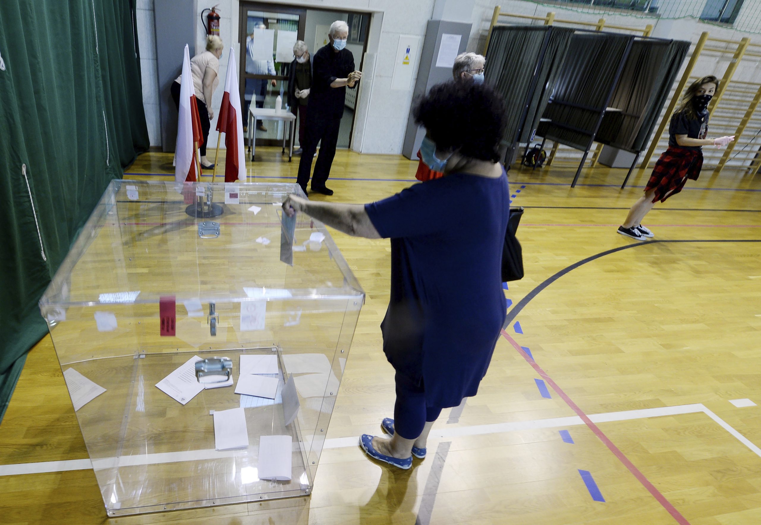 Dacă ai simptome de Covid-19, vei vota cu prioritate la alegeri