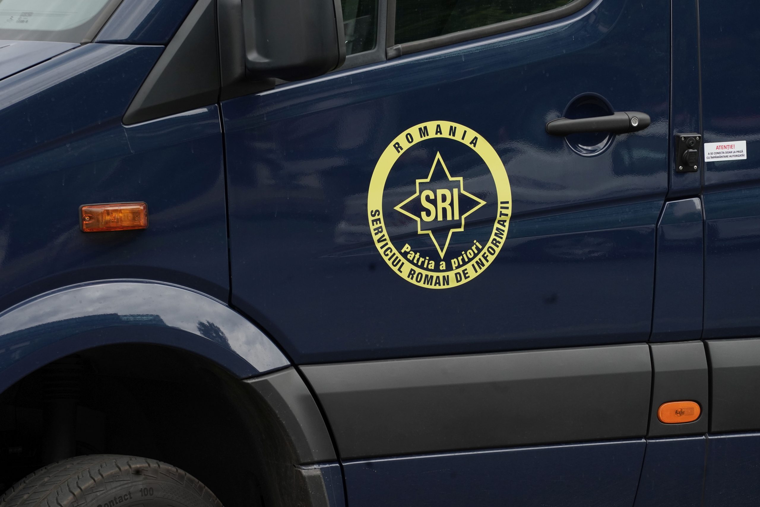 SRI angajează persoane fără studii superioare. Ce limbi străine trebuie să știi pentru a obține un post