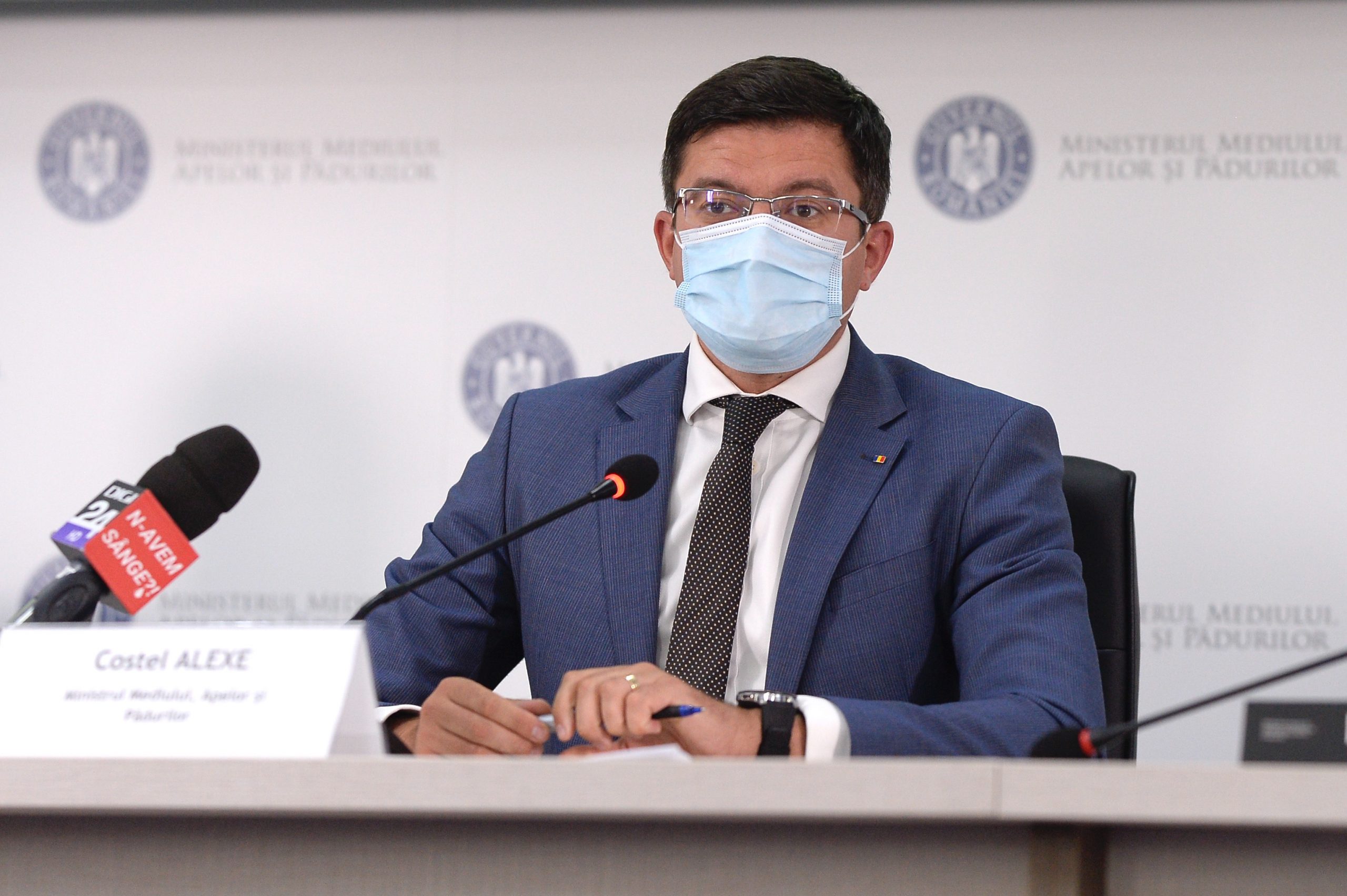 Ministrul Mediului e acuzat că și-a plagiat doctoratul. Ar fi copiat inclusiv greșelile de tipar