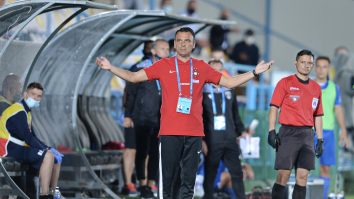 Antrenorii lui FCSB și tot staff-ul tehnic au Covid și nu pot sta pe bancă în Europa League