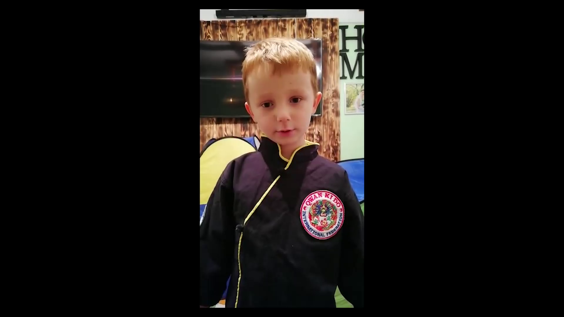 Alexandru are 6 ani și vrea să facă arte marțiale la sală, nu pe Zoom. Mesajul transmis guvernanților