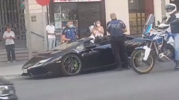 Polițiștii din Madrid l-au amendat pe Batman. Ce au descoperit agenții
