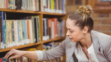 Meserii bizare în nomenclator: Discotecar, aburitor și turnător de valuri. Ce presupun acestea