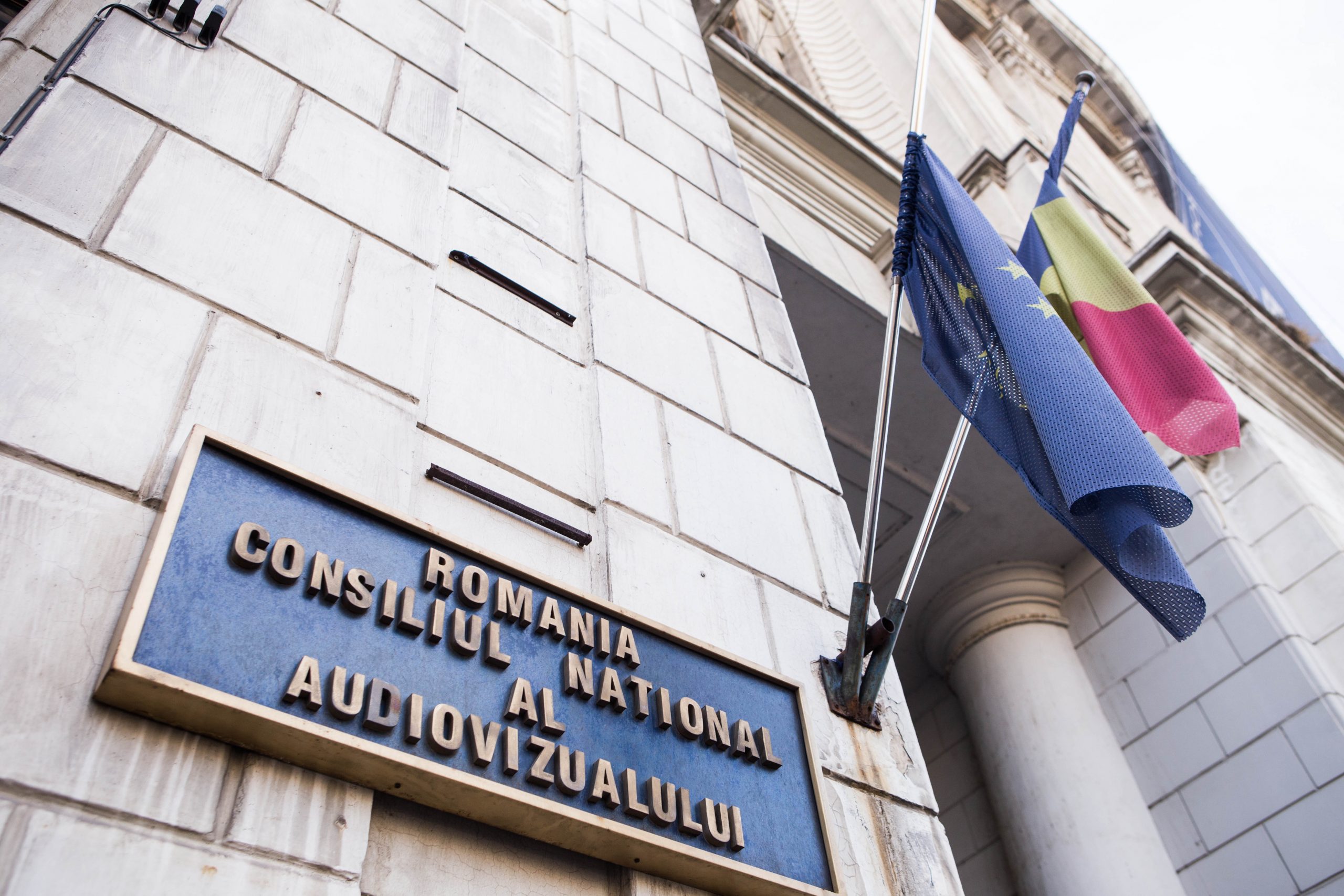 CNA doar pentru unii. Pentru televiziuni sunt reguli, conținutul de pe internet e „la liber”