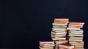 Primarul din Urziceni a interzis o librărie ambulantă pe motiv că are „deja librării în oraș”