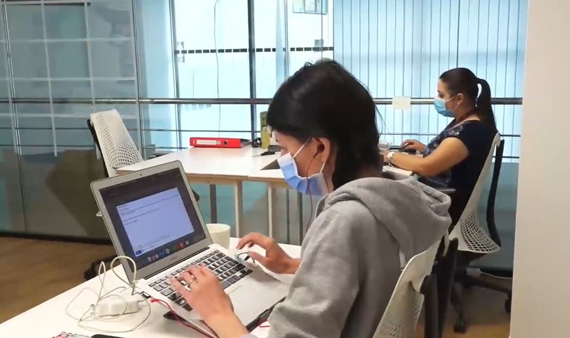 Pandemia a încetinit fluxul celor din IT care pleacă din țară. La cât au ajuns salariile