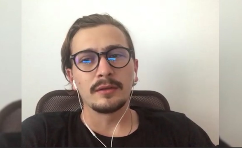 A început să vândă ceasuri aduse din Turcia, iar acum conduce o firmă de design propriu