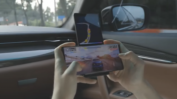 LG Wing, telefonul cu două ecrane care se glisează, se va lansa pe 14 septembrie