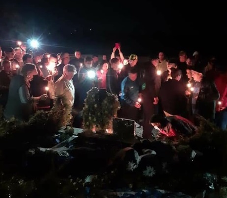 Alegătorii din Deveselu au sărbătorit victoria primarului mort în cimitir