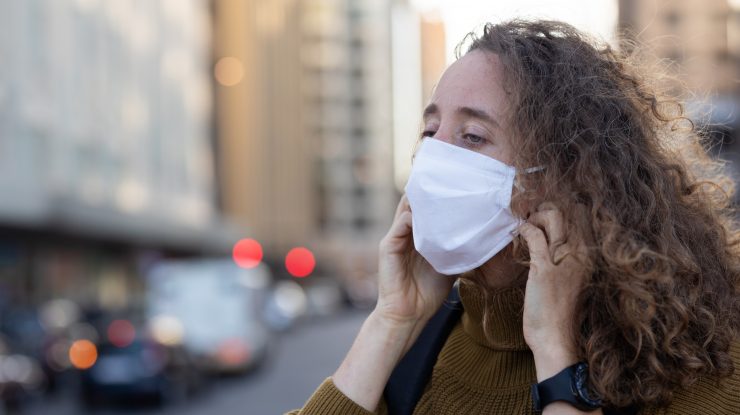 Studiu: Masca de protecție ne poate face imuni în fața coronavirusului