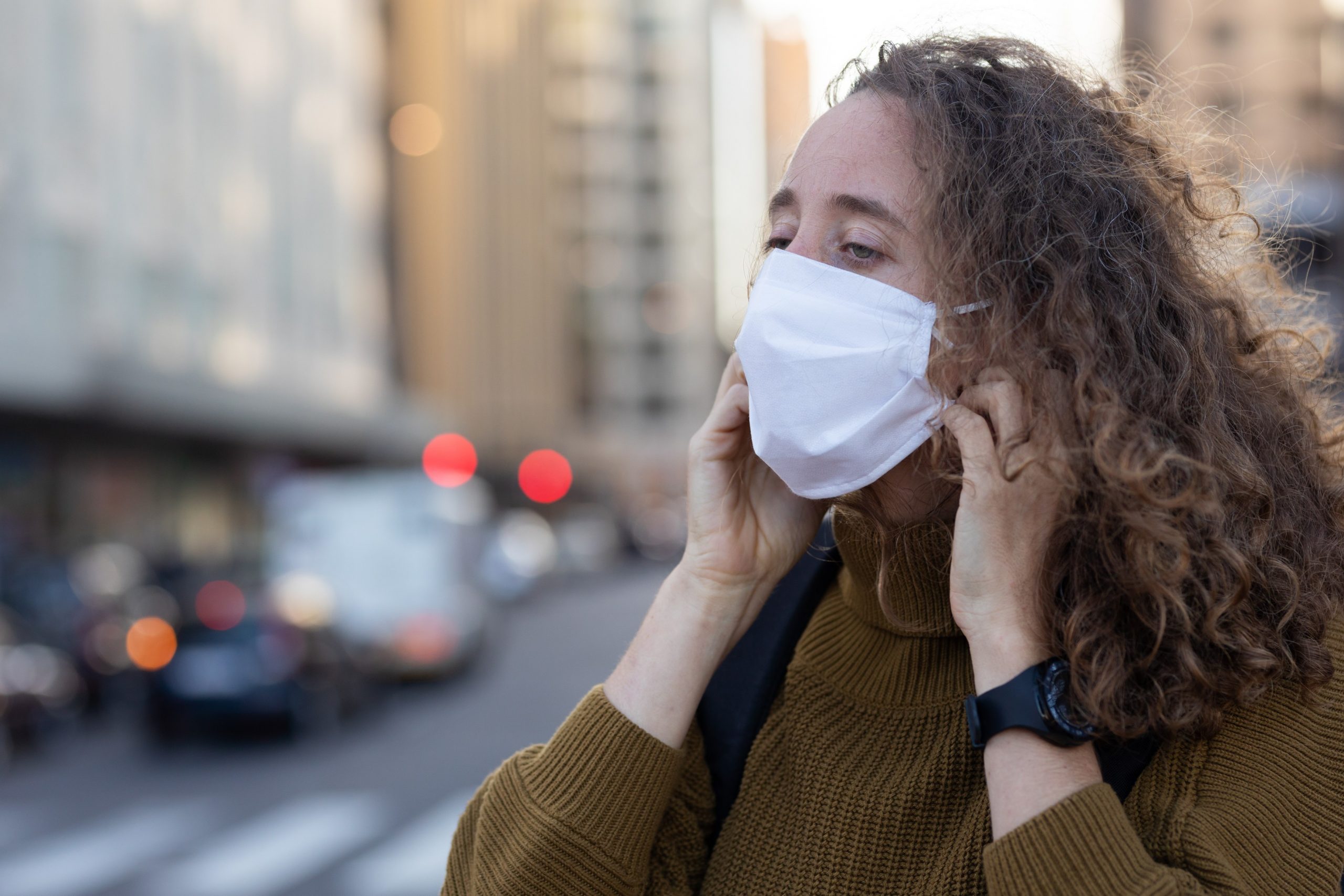 Masca, obligatorie în spațiile publice în toată țara